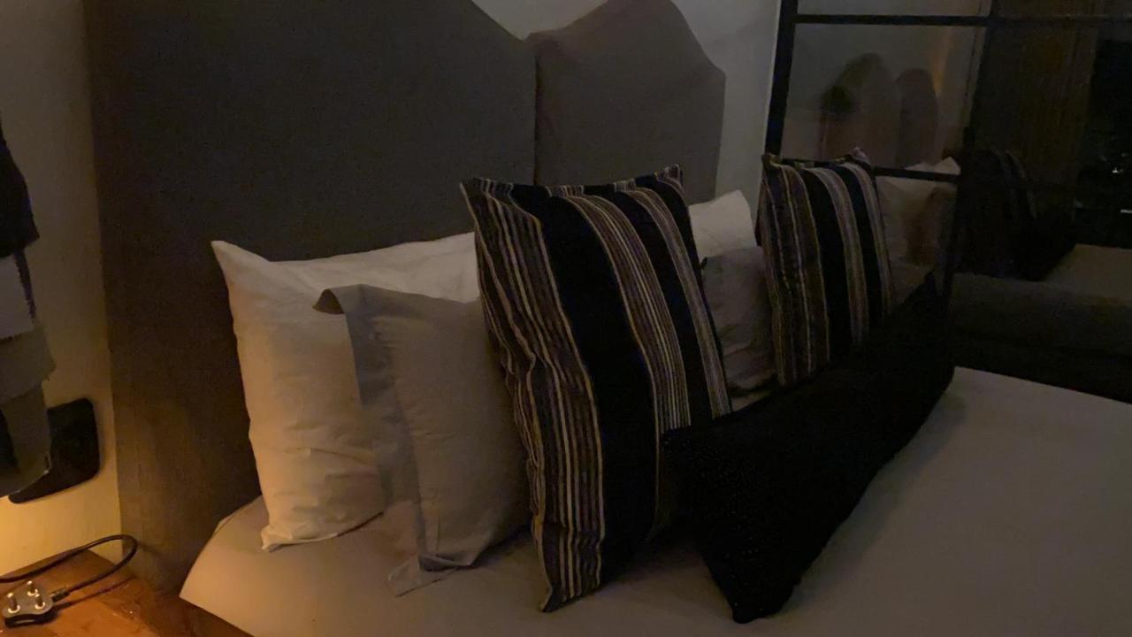 Four20 Bespoke Hotel 요하네스버그 외부 사진